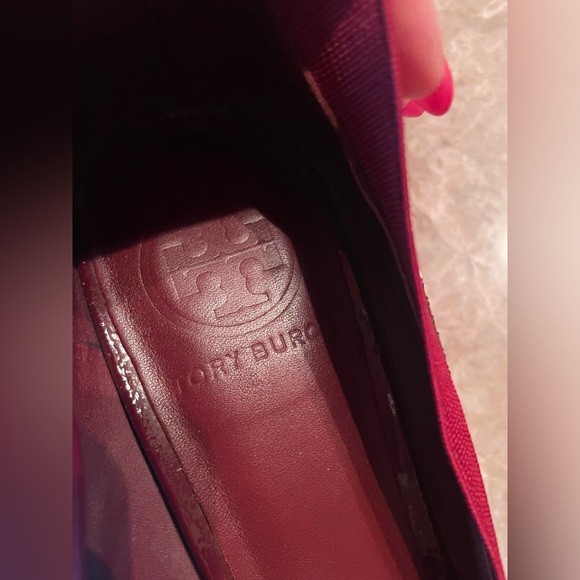 Tory Burch Burgundy Flats with Gold Logo - Picture 5 of 7